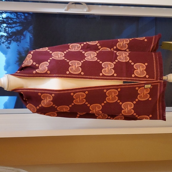 Gucci Scarf/Shawl - Picture 5 of 14